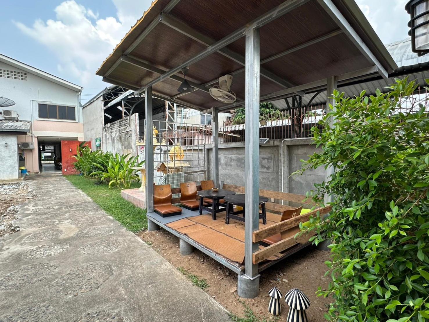Baan Ma Feung Guesthouse Kanchanaburi Zewnętrze zdjęcie