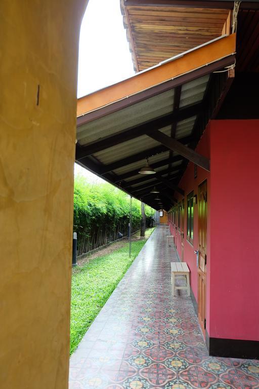Baan Ma Feung Guesthouse Kanchanaburi Zewnętrze zdjęcie