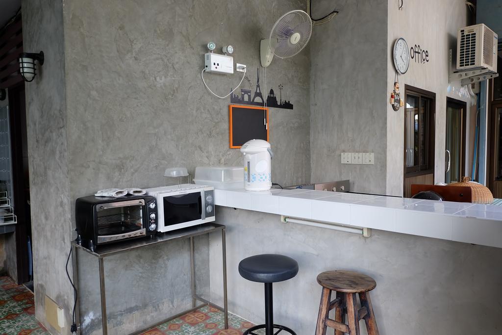 Baan Ma Feung Guesthouse Kanchanaburi Zewnętrze zdjęcie