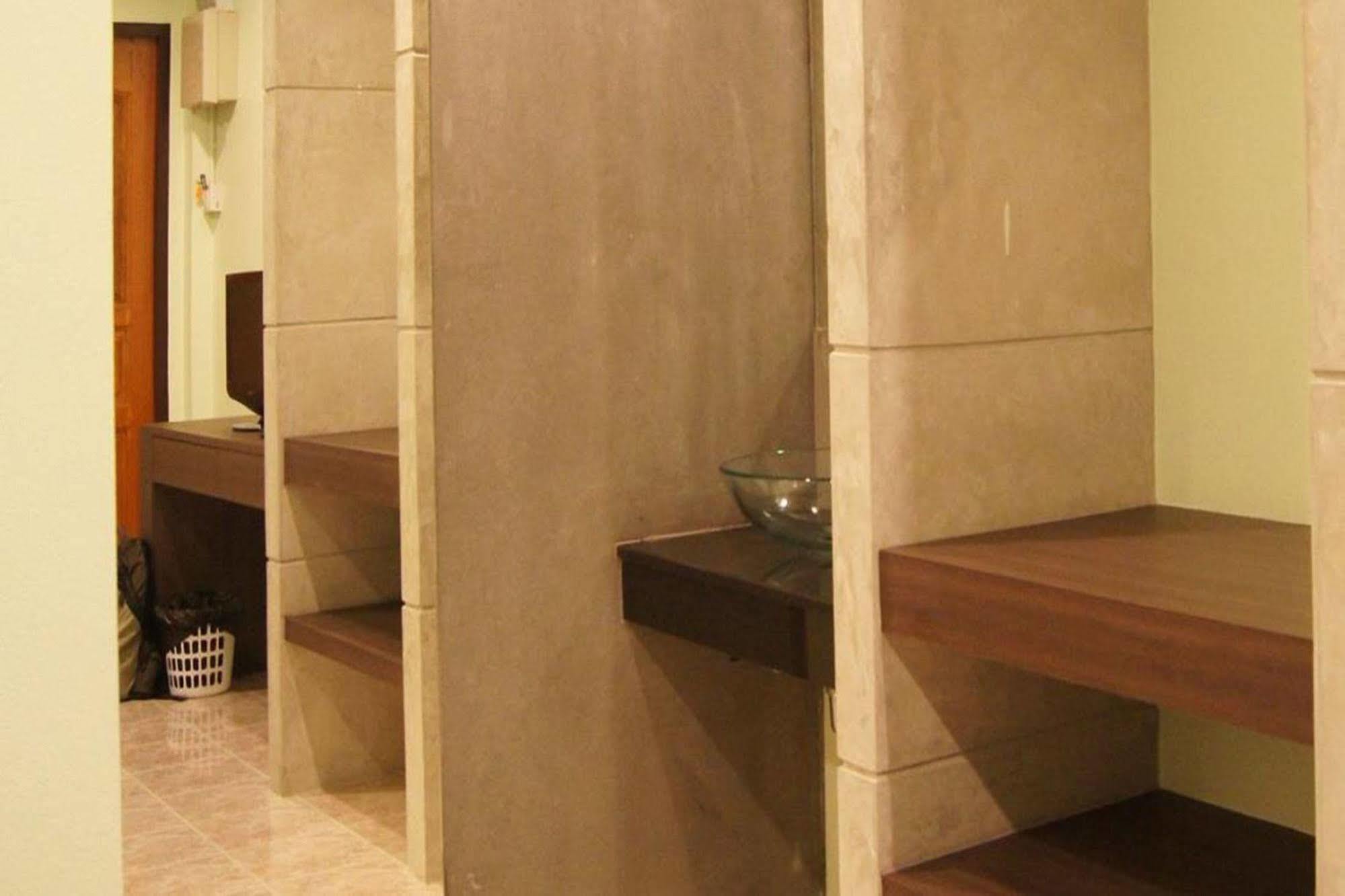 Baan Ma Feung Guesthouse Kanchanaburi Zewnętrze zdjęcie