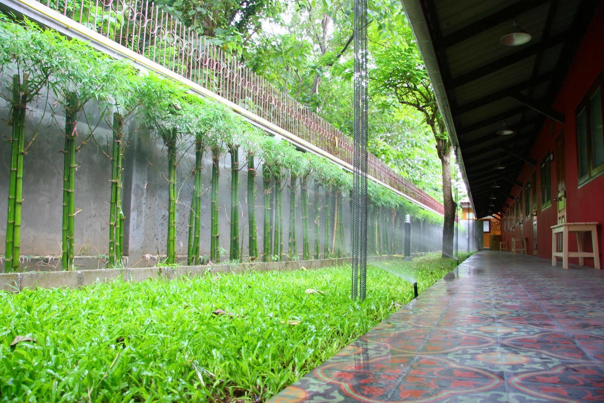 Baan Ma Feung Guesthouse Kanchanaburi Zewnętrze zdjęcie